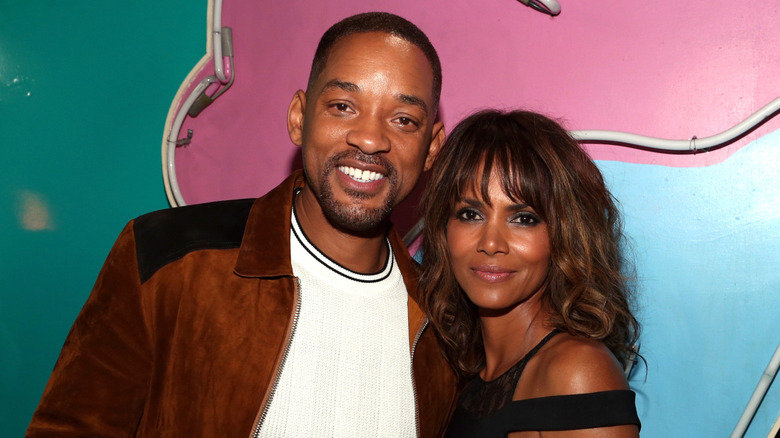 Will Smith and Halle Berry posing