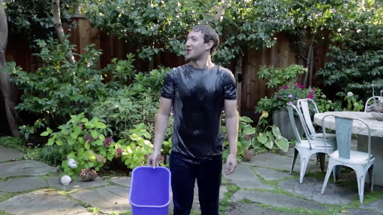 Mark Zuckerberg pouring ice water on himself