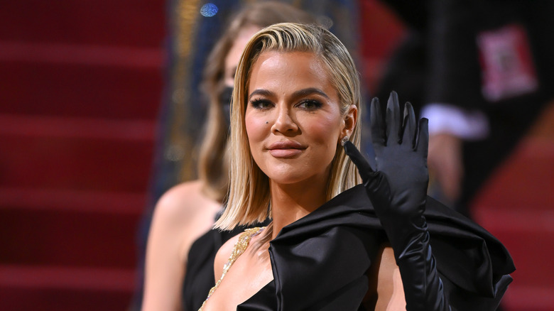 Khloé Kardashian black gloves