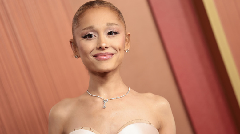 Ariana Grande's Oscars makeup up close.
