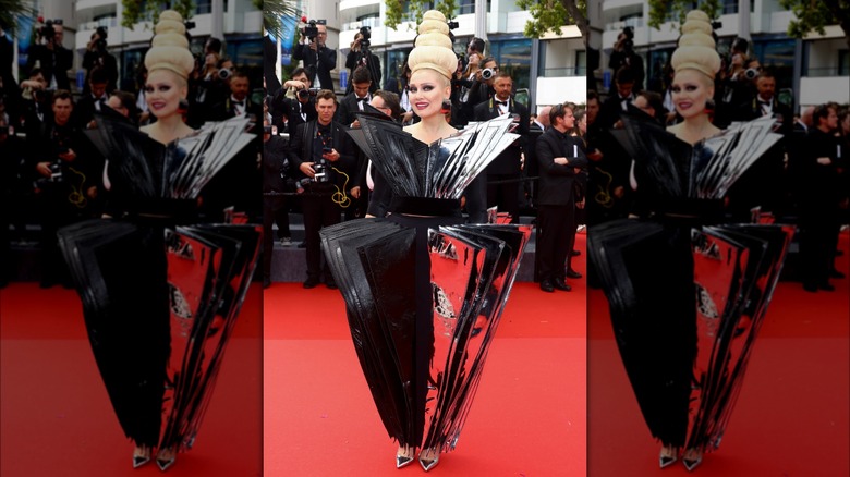 Elena Lenina wearing fanned dress