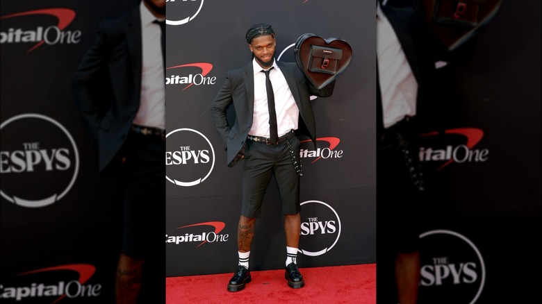 Damar Hamlin posing at the 2024 ESPYs