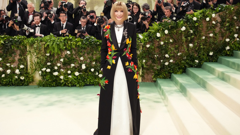 Anna Wintour white dress coat