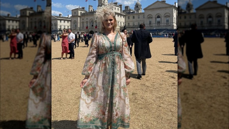 Alex Davies-Jones posing in front of Buckingham Palace in a green net dress