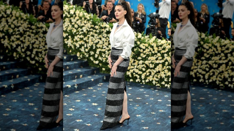 Anne Hathaway attends the 2025 Met Gala in New York City, NY