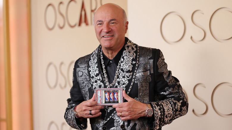 Kevin O'Leary posing at the 2026 Oscars in his glitzy suit