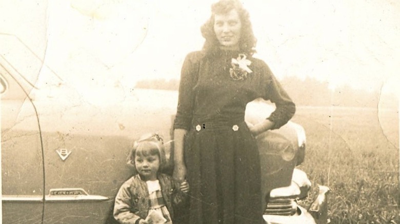 Loretta Lynn, with her daughter Betty Sue, vintage photo 