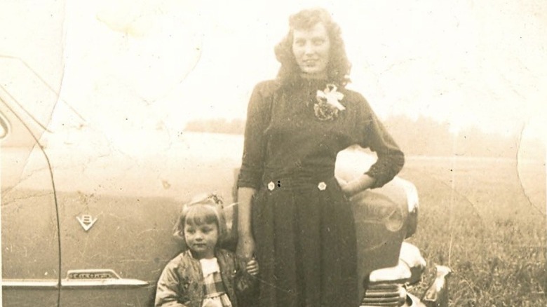 Loretta Lynn, with her daughter Betty Sue, vintage photo