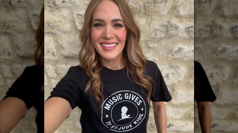 Carrie Underwood with darker hair in a 2025 selfie