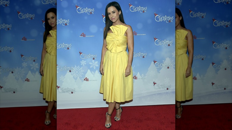 Lacey Chabert neon yellow 2022 dress