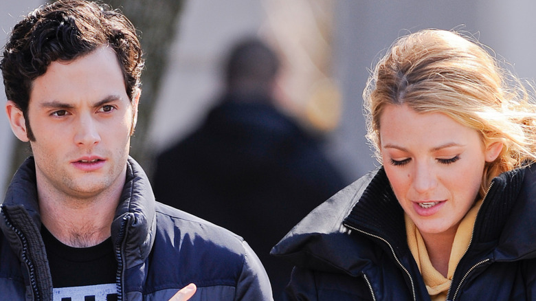 Penn Badgley and Blake Lively on the set of Gossip Girl