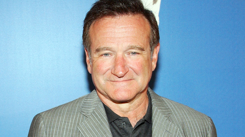 Robin Williams posing