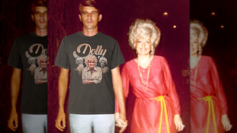 Dolly Parton posing next to Carl Dean
