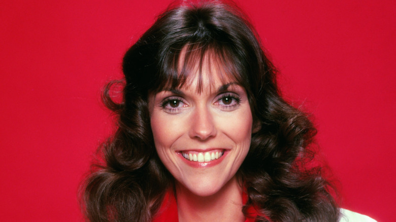 Karen Carpenter posing for photo in 1981