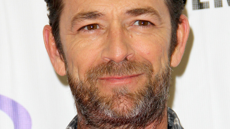 Luke Perry on a red carpet