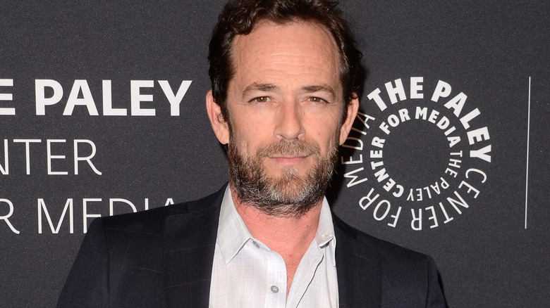 Luke Perry on a red carpet