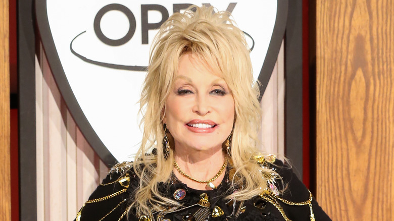 Dolly Parton posing