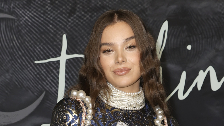 Hailee Steinfeld posing