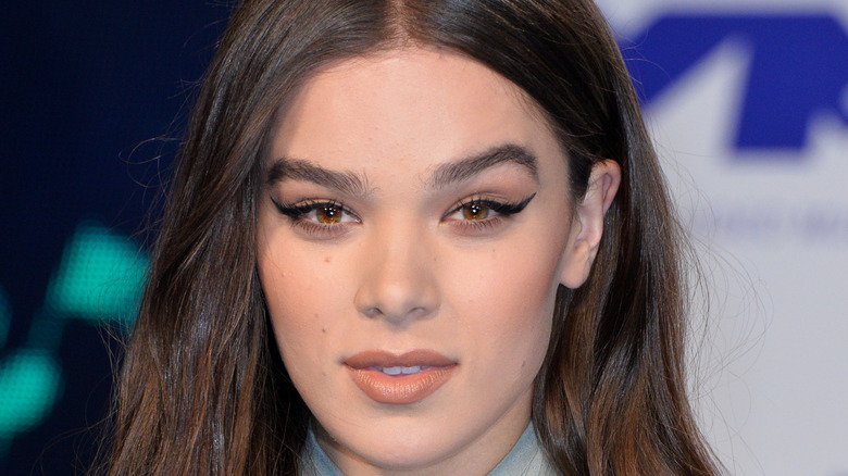 Hailee Steinfeld posing