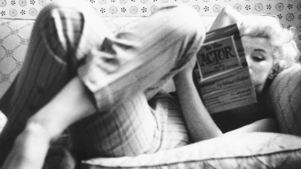 Marilyn Monroe reading
