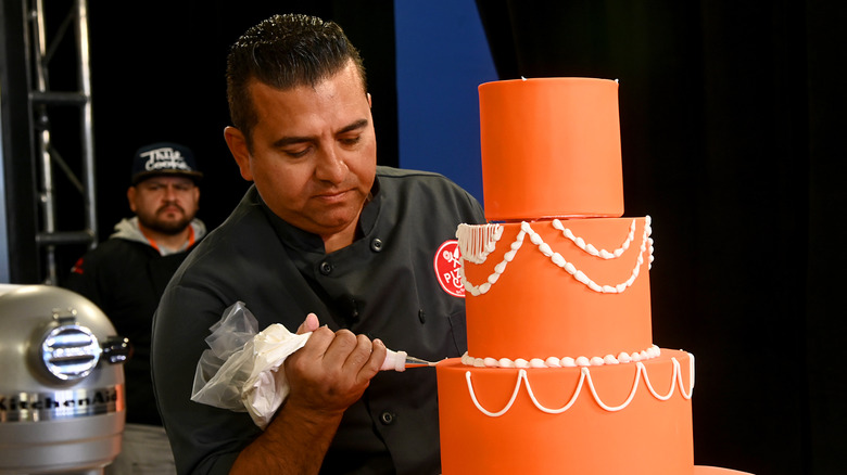 Buddy Valastro icing a cake