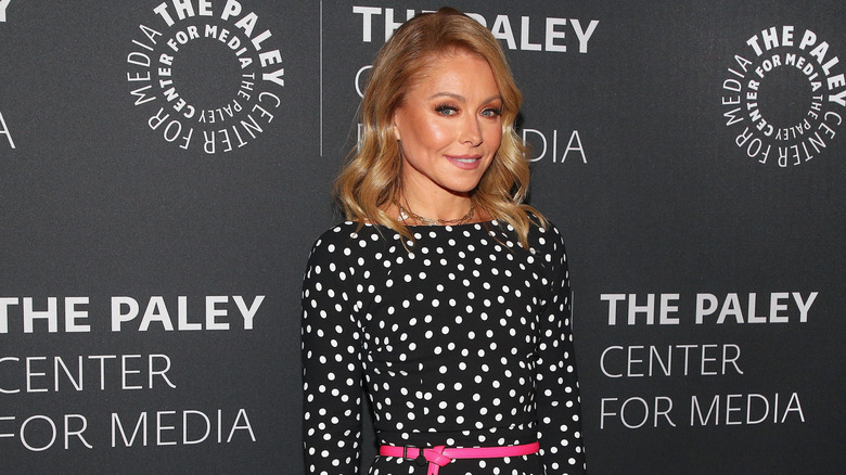 Kelly Ripa smiling on the red carpet in 2020