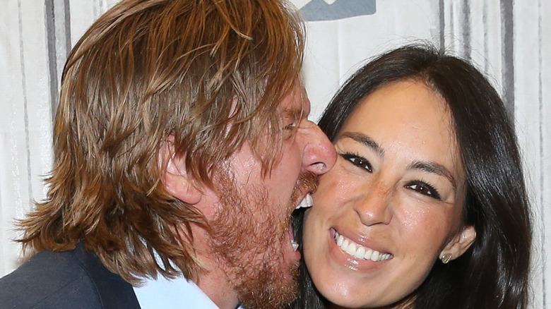 Chip and Joanna being goofballs on the red carpet