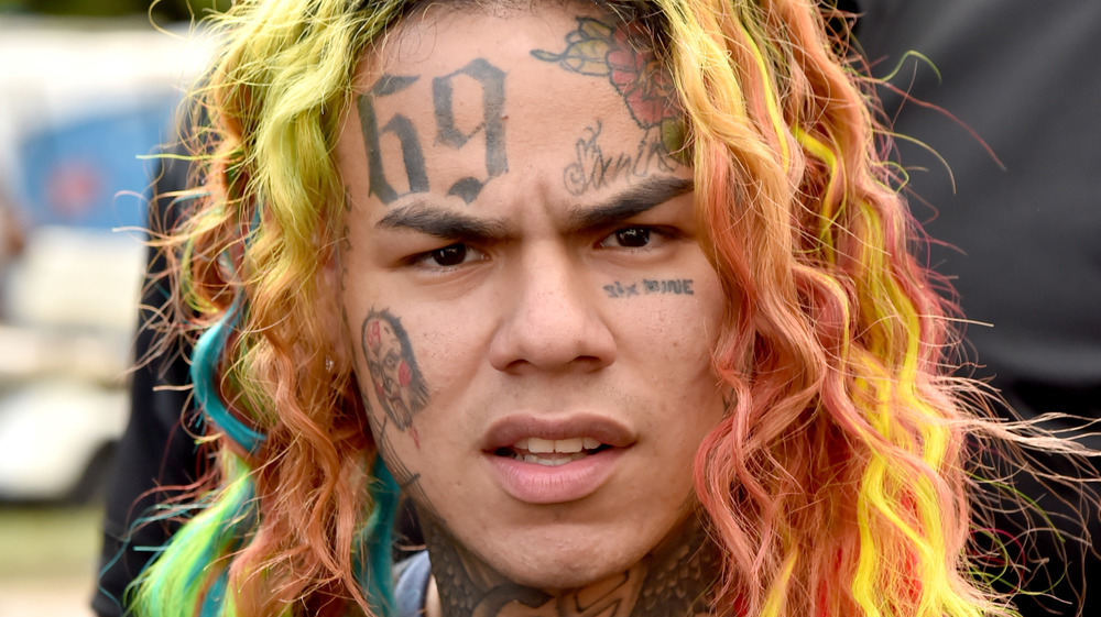 6ix9ine posing for a picture