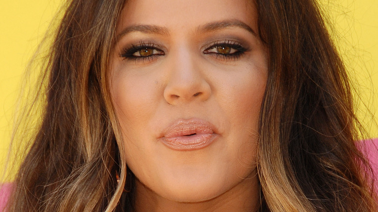 Khloe Kardashian blows a kiss