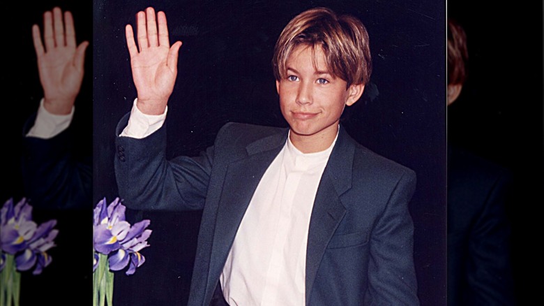 Jonathan Taylor Thomas waving