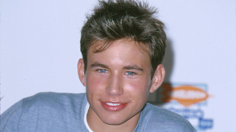 Jonathan Taylor Thomas posing.