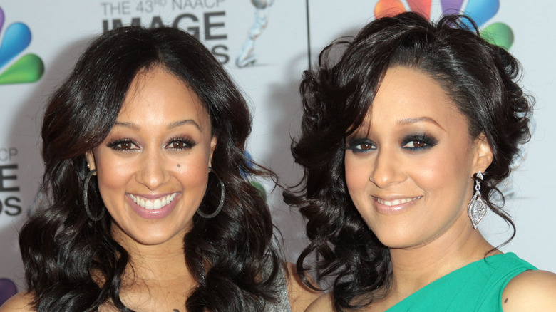 Tia and Tamera Mowry posing