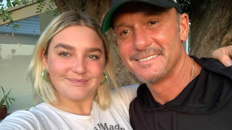 Gracie and Tim McGraw pose for a selfie