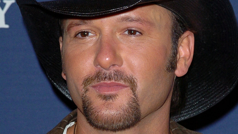 Tim McGraw poses on the red carpet