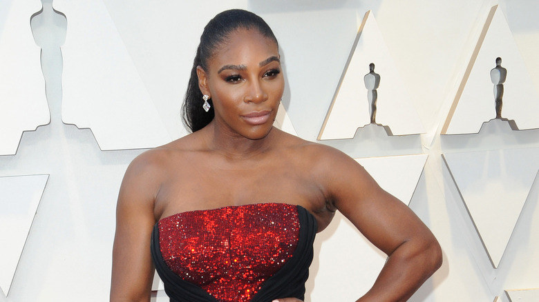 Serena Williams poses on the red carpet