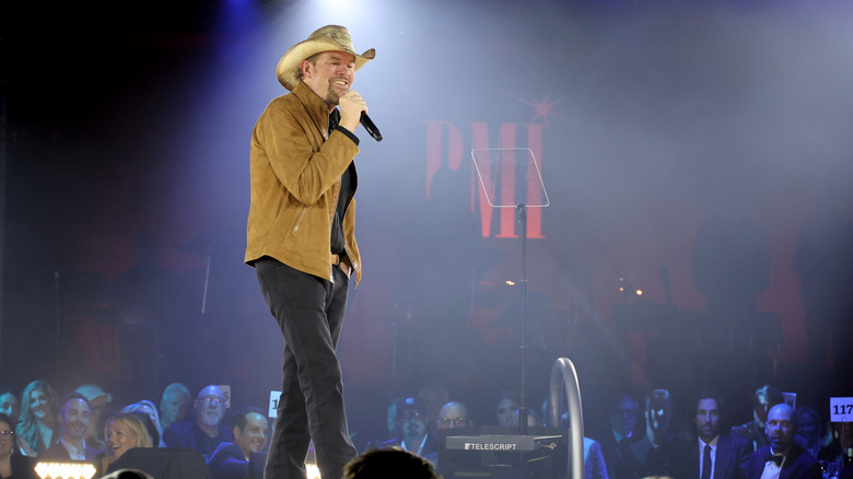 Toby Keith performing