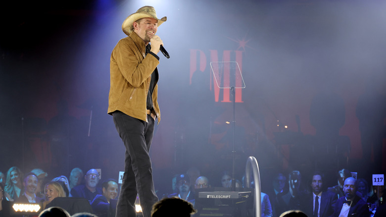 Toby Keith performing