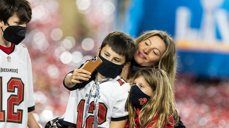 Gisele Bündchen with kids