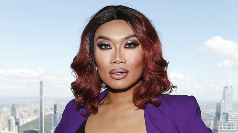 Jujubee posing