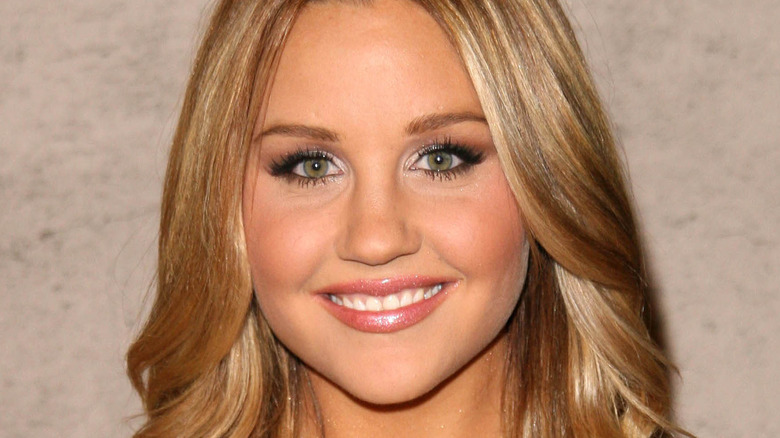 Amanda Bynes smiling