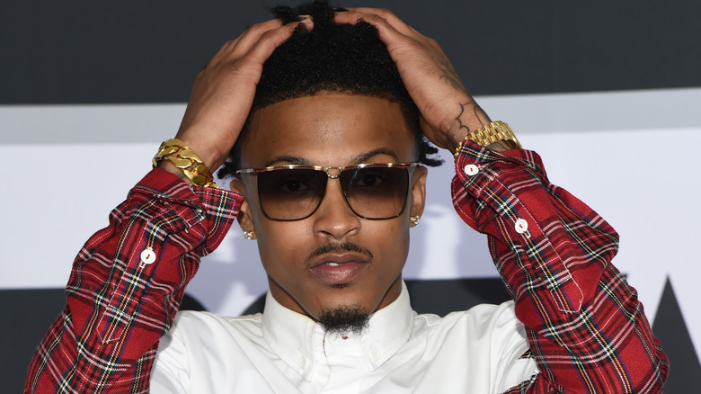 August Alsina putting his hands on his head