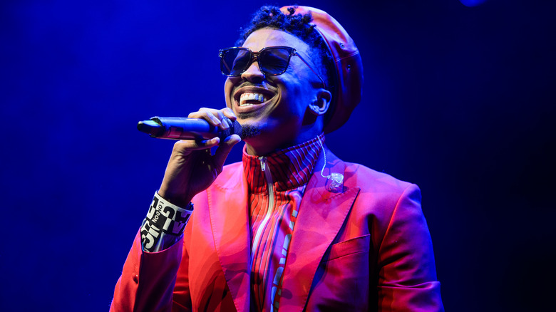 August Alsina on stage