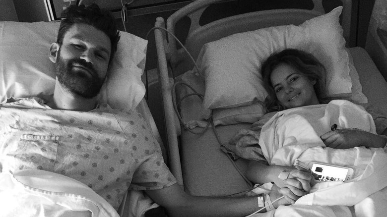 Bijou Phillips and kidney donor in hospital beds
