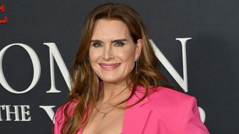 Brooke Shields posing at an event