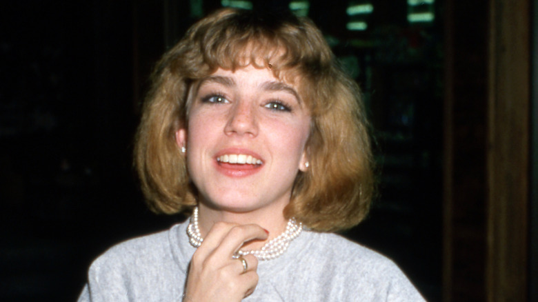 Dana Plato with pearls