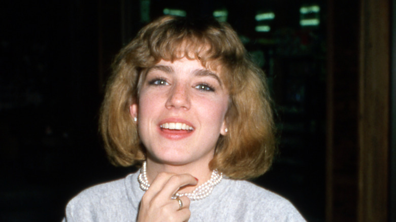 Dana Plato with pearls