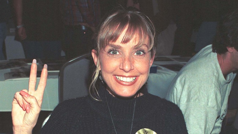 Dana Plato making the peace sign