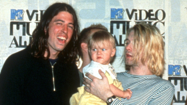 Dave Grohl, baby Frances Bean Cobain, Kurt Cobain, all posing
