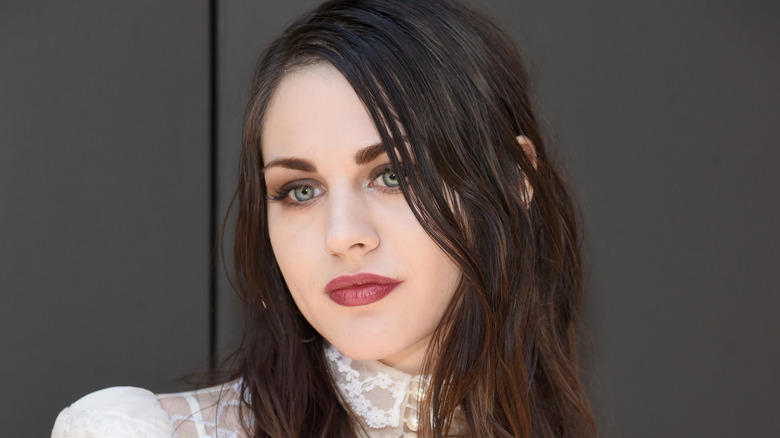 Francis Bean Cobain, posing