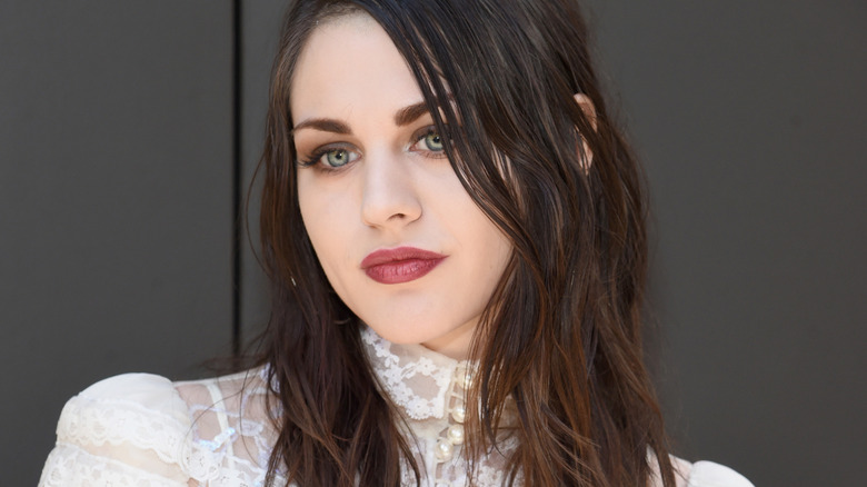 Francis Bean Cobain, posing